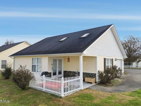 1842 Country Meadows Drive, Sevierville, TN 37862