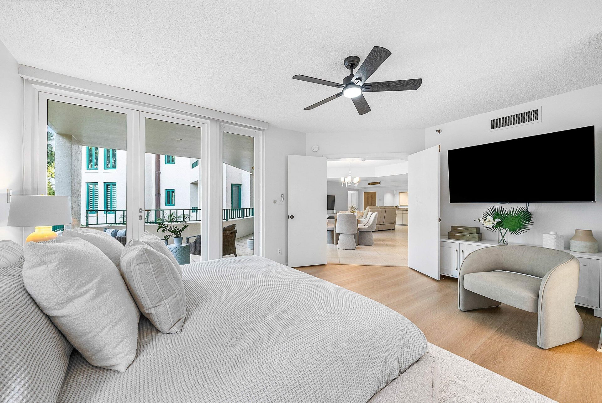 100 SE 5th Avenue, Unit 210, Boca Raton, FL 33432 Photo