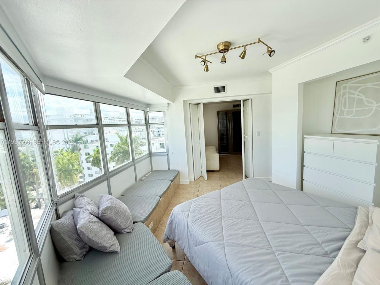 1881 Washington Ave, Unit 8D, Miami Beach, FL 33139 Photo