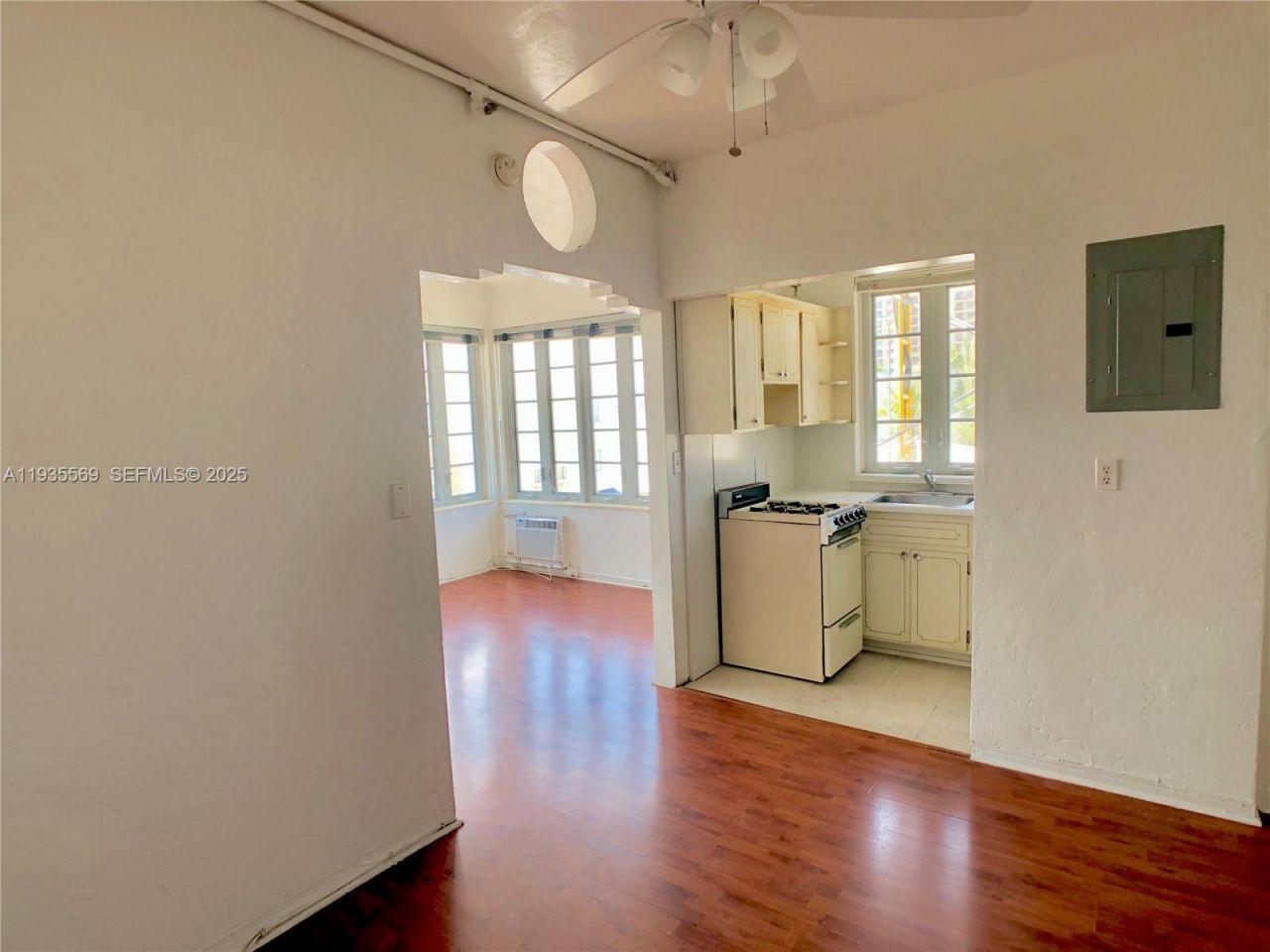 901 Collins Ave, Unit 301, Miami Beach, FL 33139 Photo