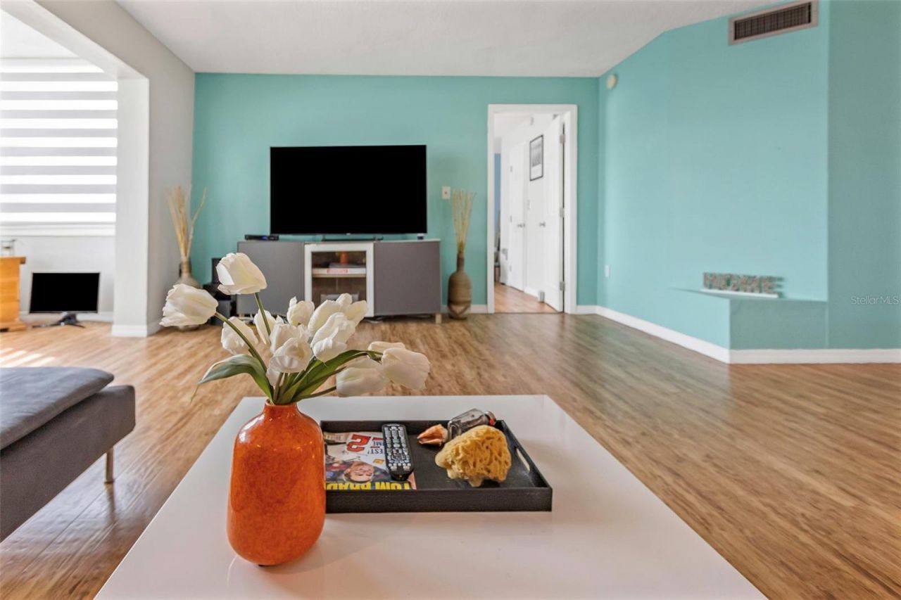 1900 68th Street N, Unit 110, Saint Petersburg, FL 33710 Photo