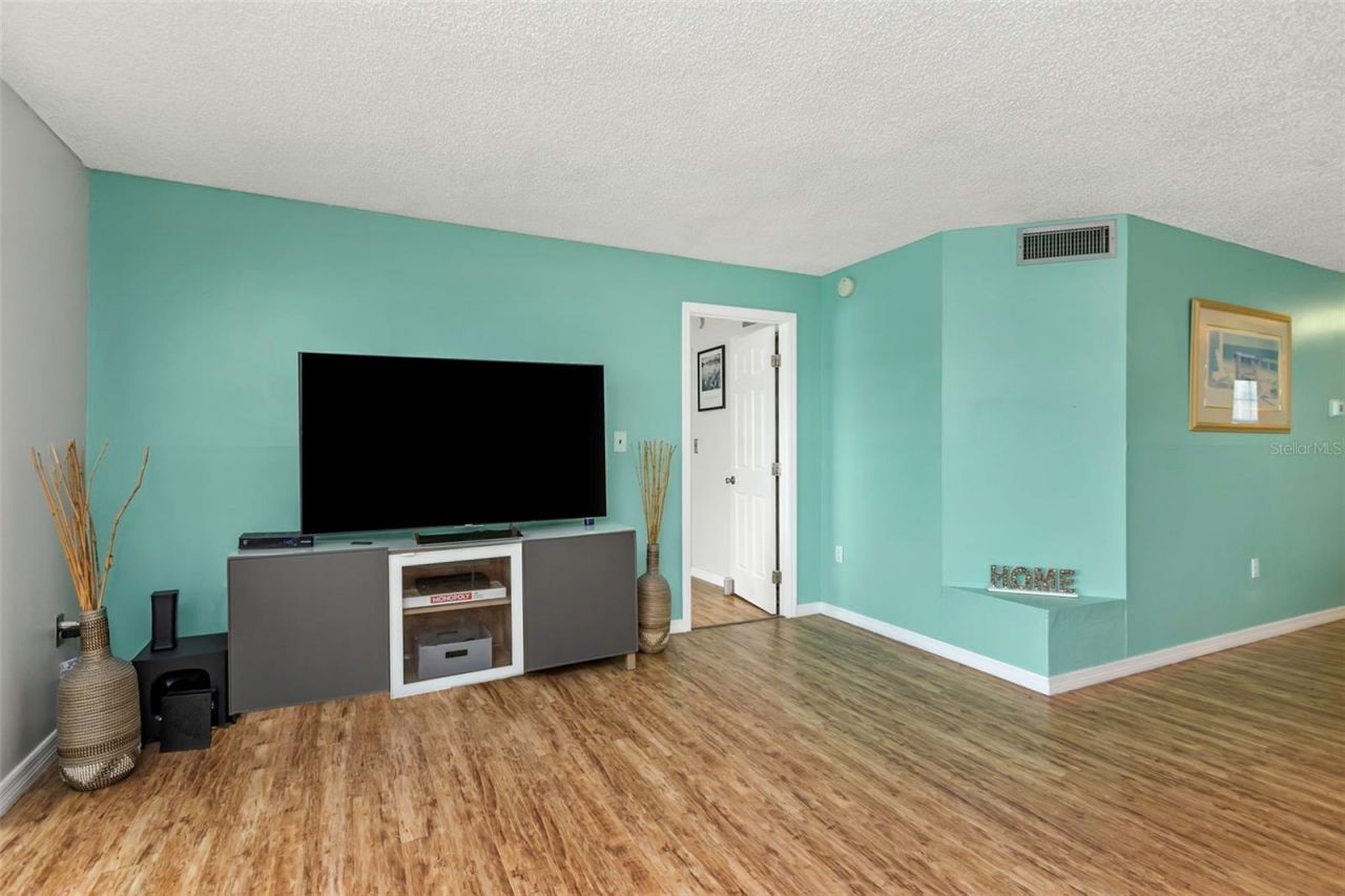 1900 68th Street N, Unit 110, Saint Petersburg, FL 33710 Photo