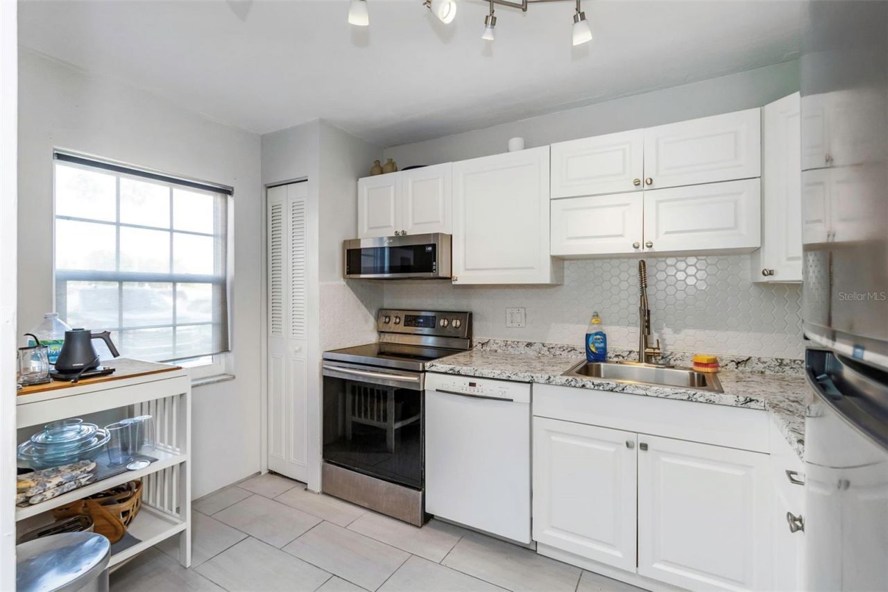 1900 68th Street N, Unit 110, Saint Petersburg, FL 33710 Photo