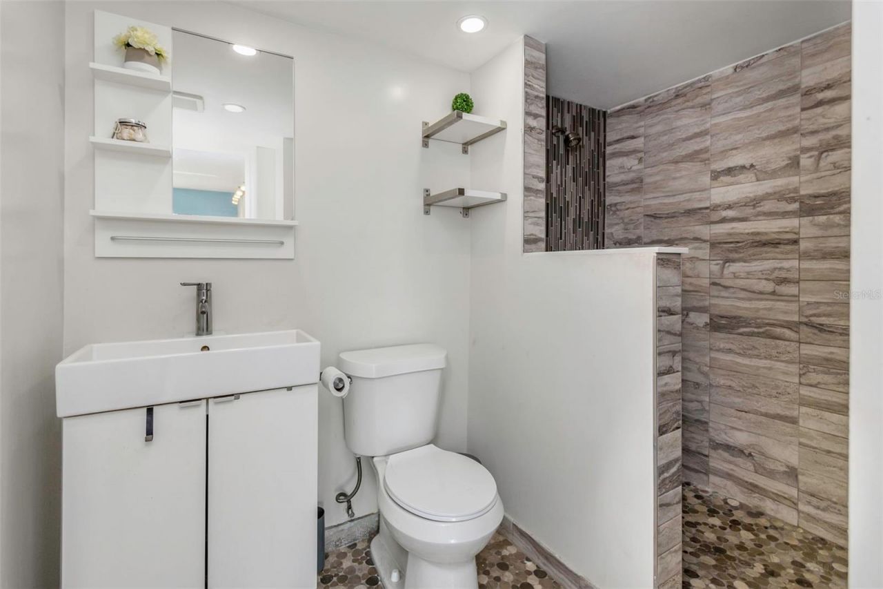 1900 68th Street N, Unit 110, Saint Petersburg, FL 33710 Photo