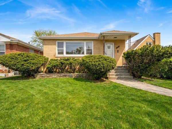 5265 W Devon Avenue, Chicago, IL 60646