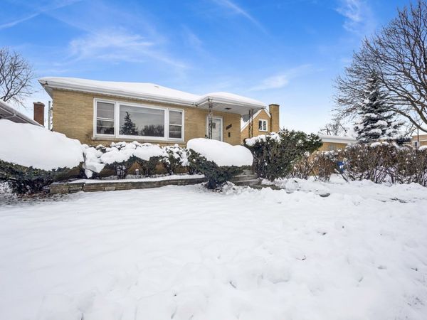 5265 W Devon Avenue, Chicago, IL 60646