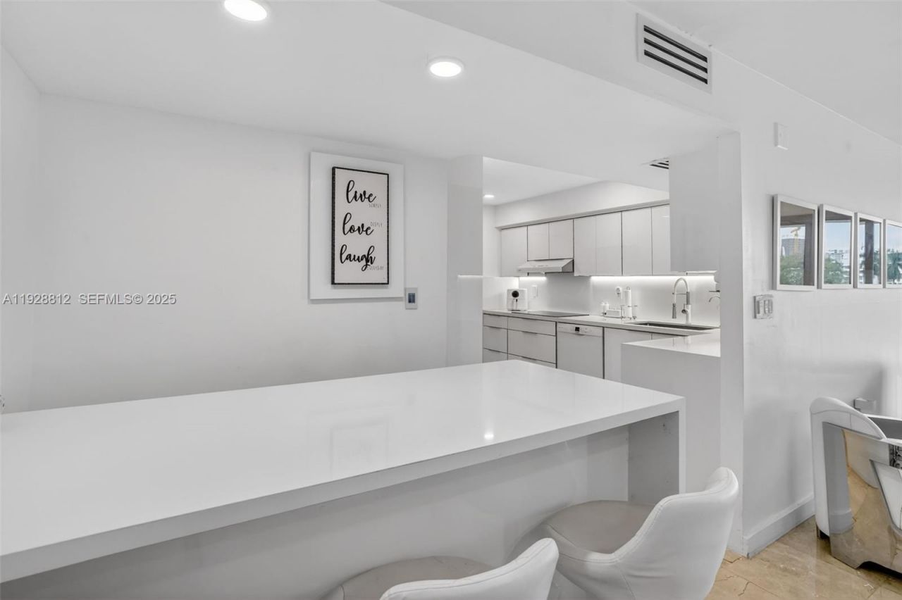 9250 W Bay Harbor Dr , Unit 5D, Bay Harbor Islands, FL 33154 Photo