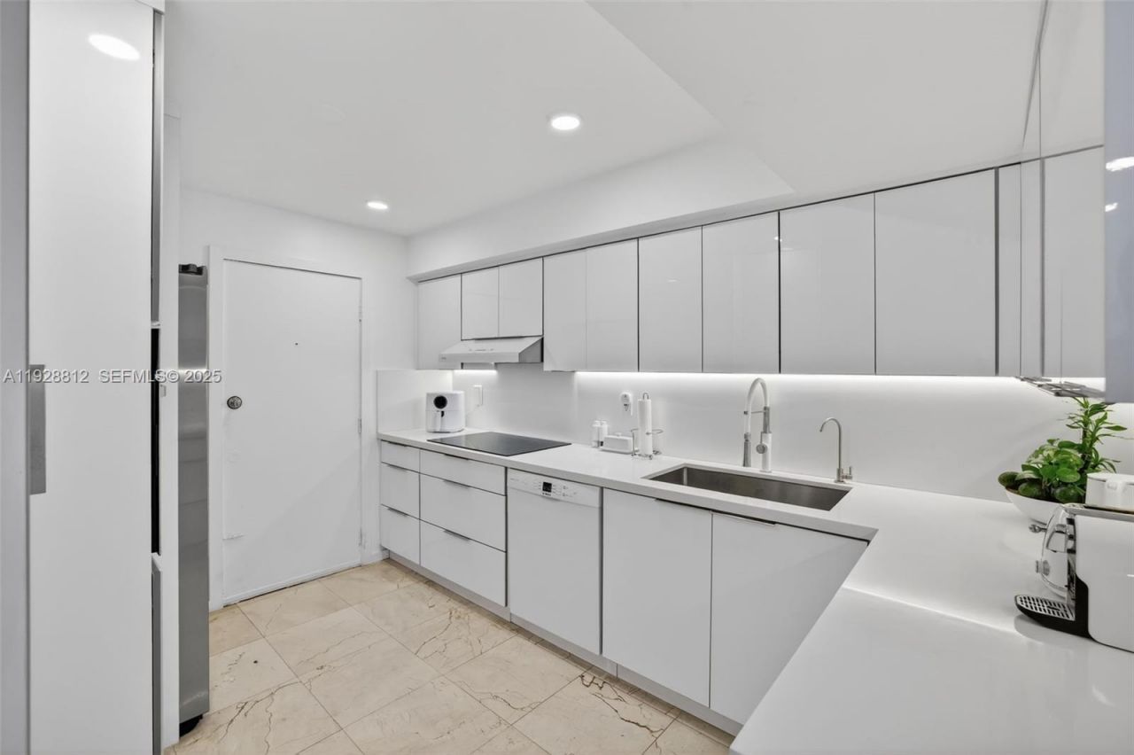 9250 W Bay Harbor Dr , Unit 5D, Bay Harbor Islands, FL 33154 Photo