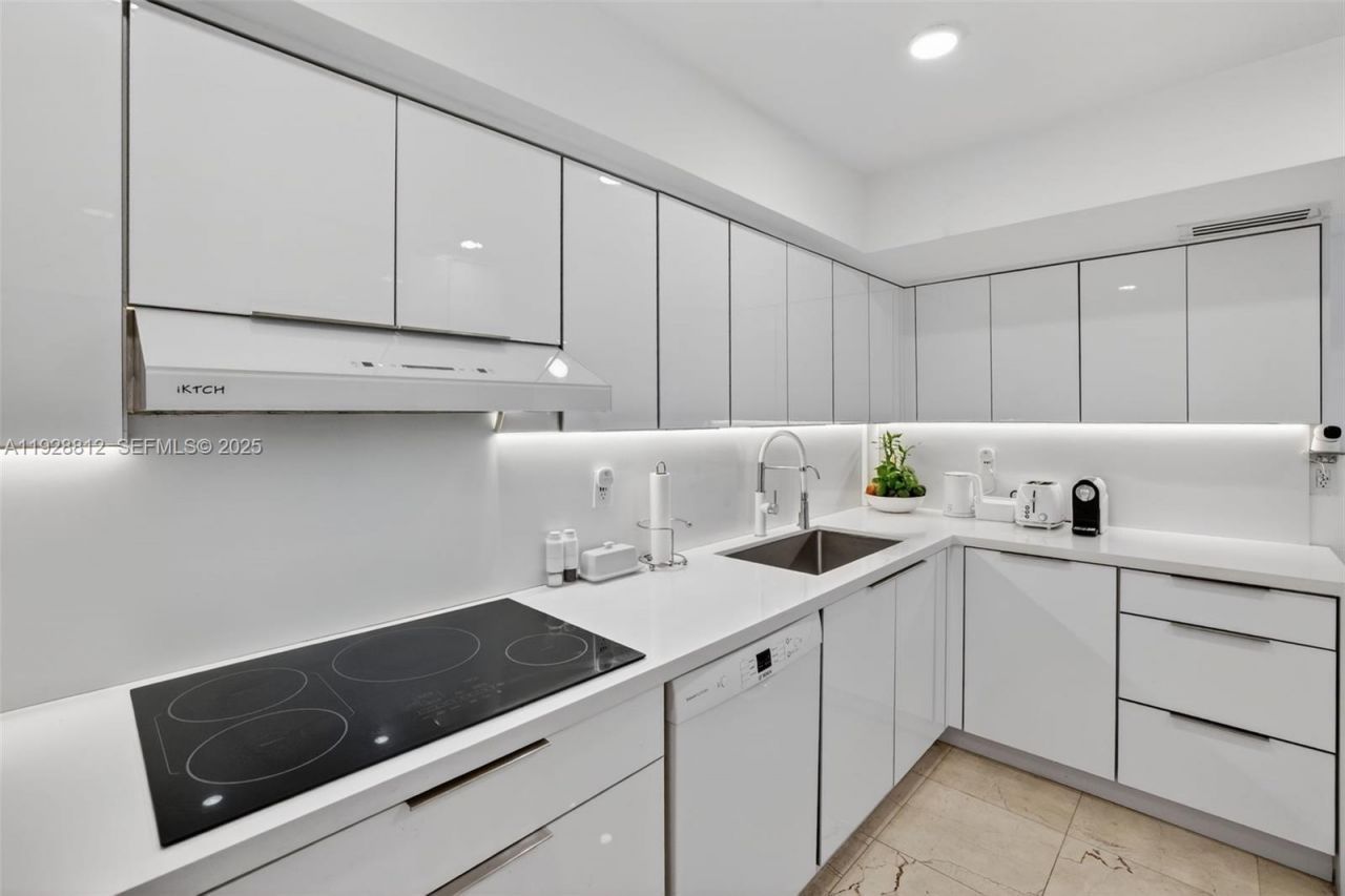 9250 W Bay Harbor Dr , Unit 5D, Bay Harbor Islands, FL 33154 Photo