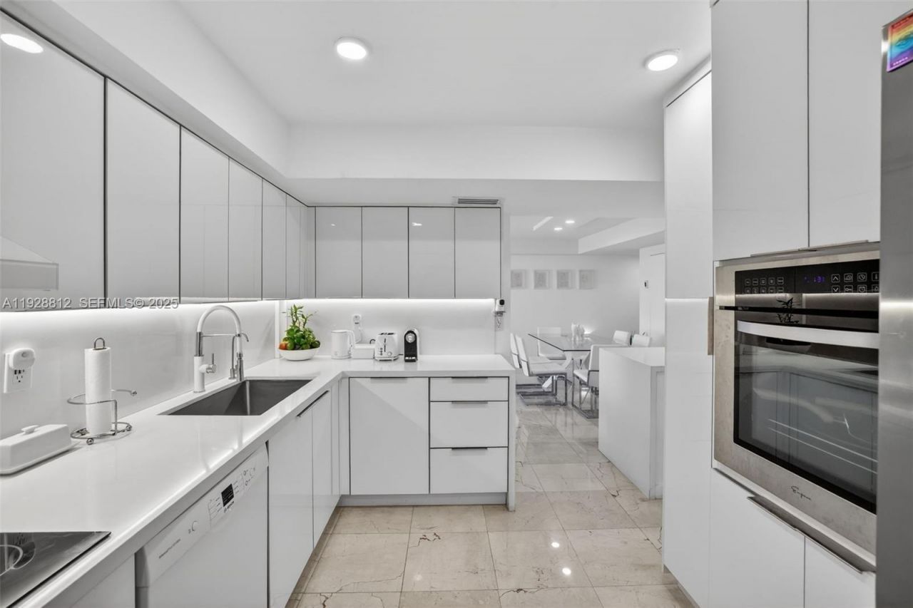 9250 W Bay Harbor Dr , Unit 5D, Bay Harbor Islands, FL 33154 Photo