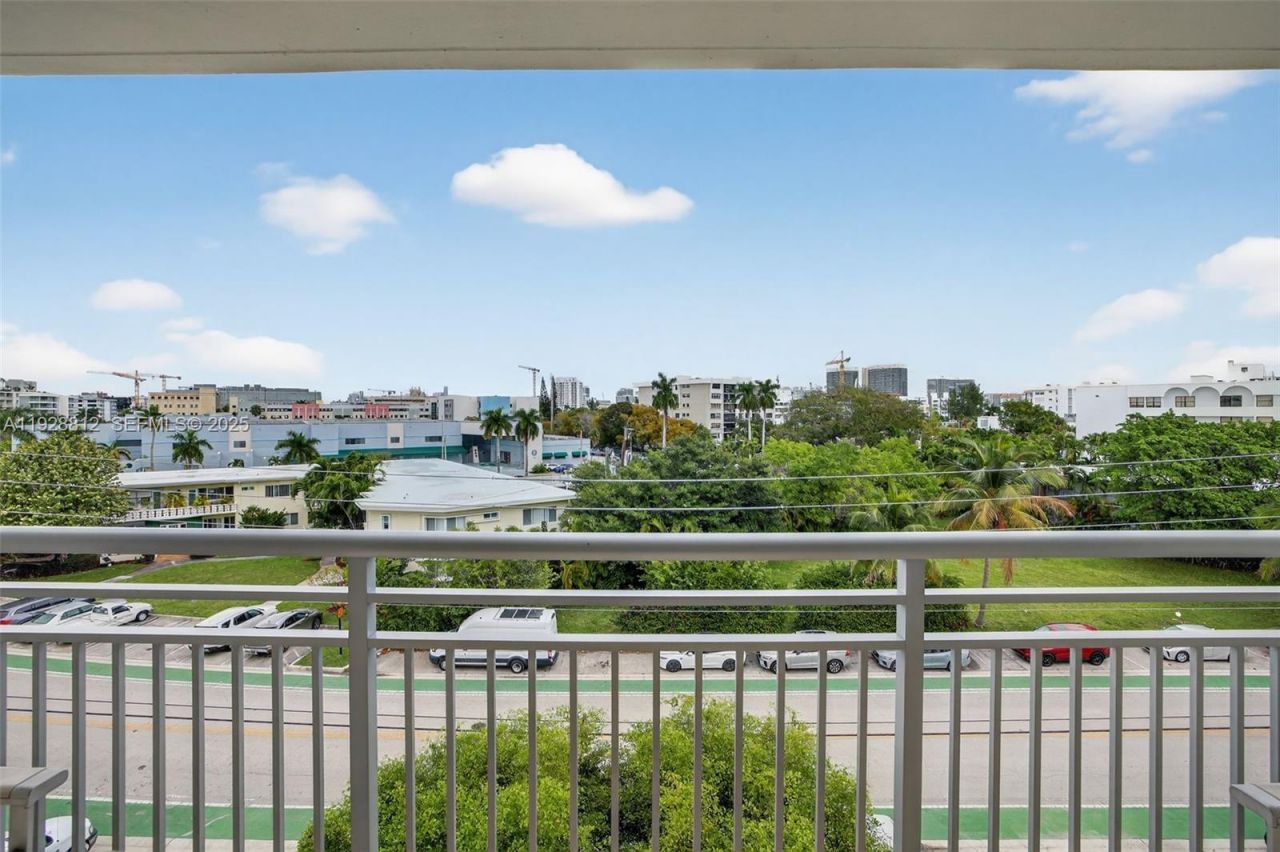 9250 W Bay Harbor Dr , Unit 5D, Bay Harbor Islands, FL 33154 Photo
