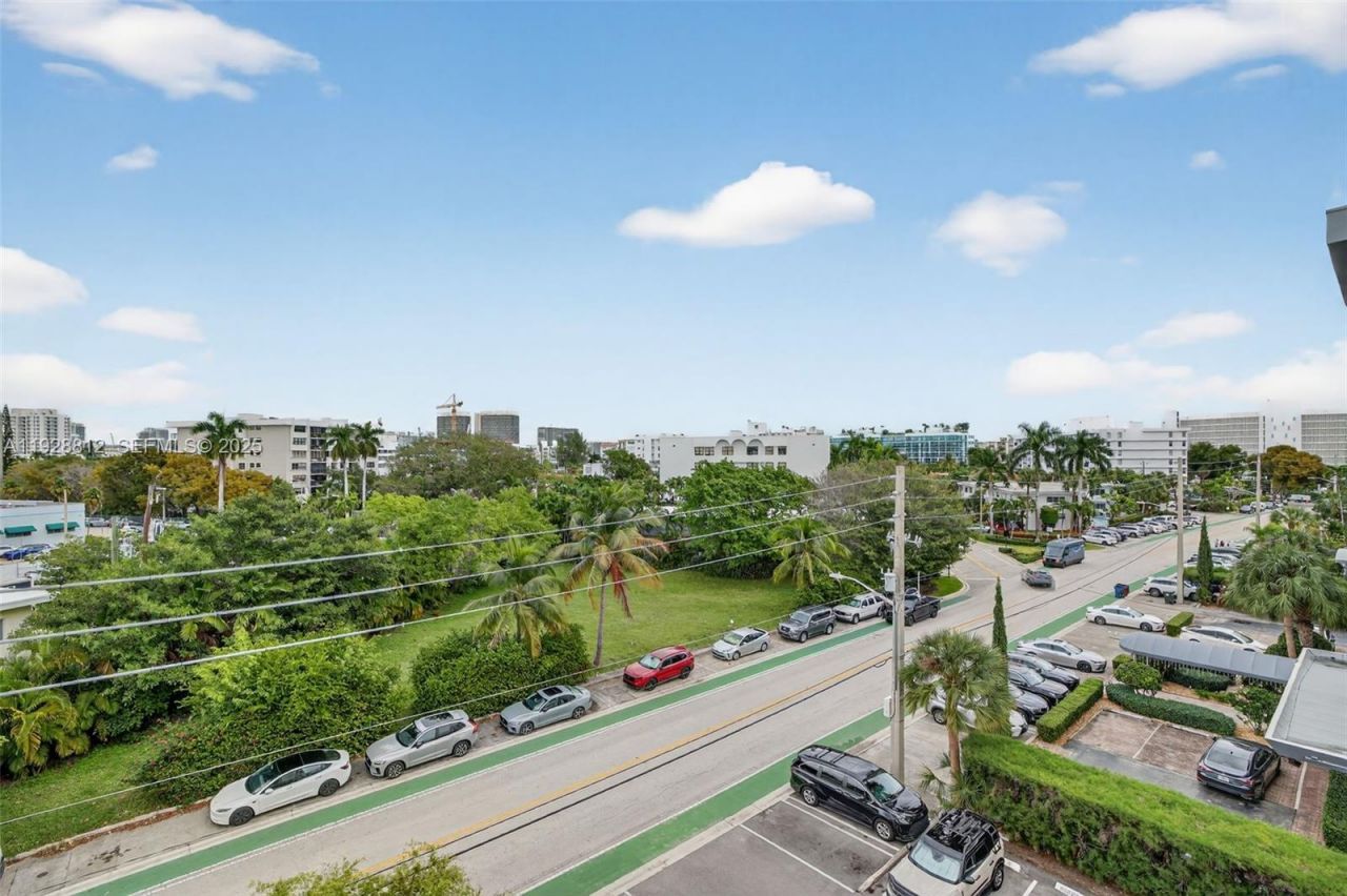 9250 W Bay Harbor Dr , Unit 5D, Bay Harbor Islands, FL 33154 Photo