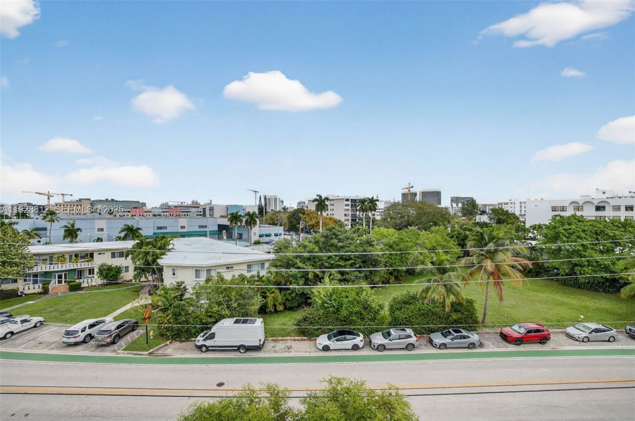 9250 W Bay Harbor Dr , Unit 5D, Bay Harbor Islands, FL 33154 Photo