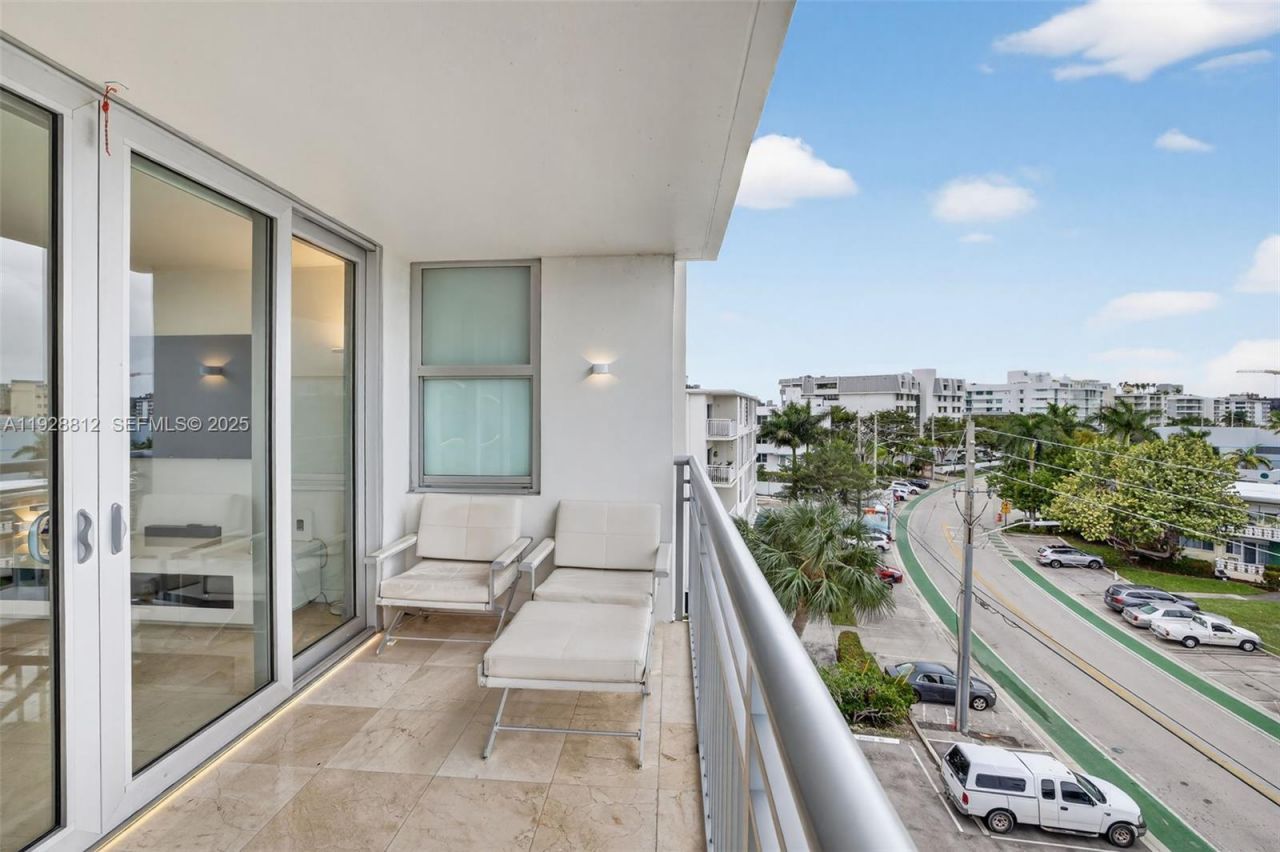 9250 W Bay Harbor Dr , Unit 5D, Bay Harbor Islands, FL 33154 Photo