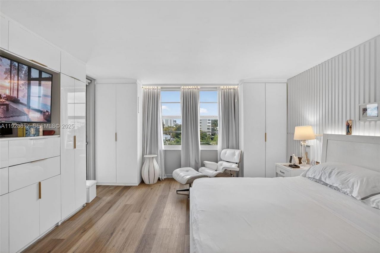 9250 W Bay Harbor Dr , Unit 5D, Bay Harbor Islands, FL 33154 Photo