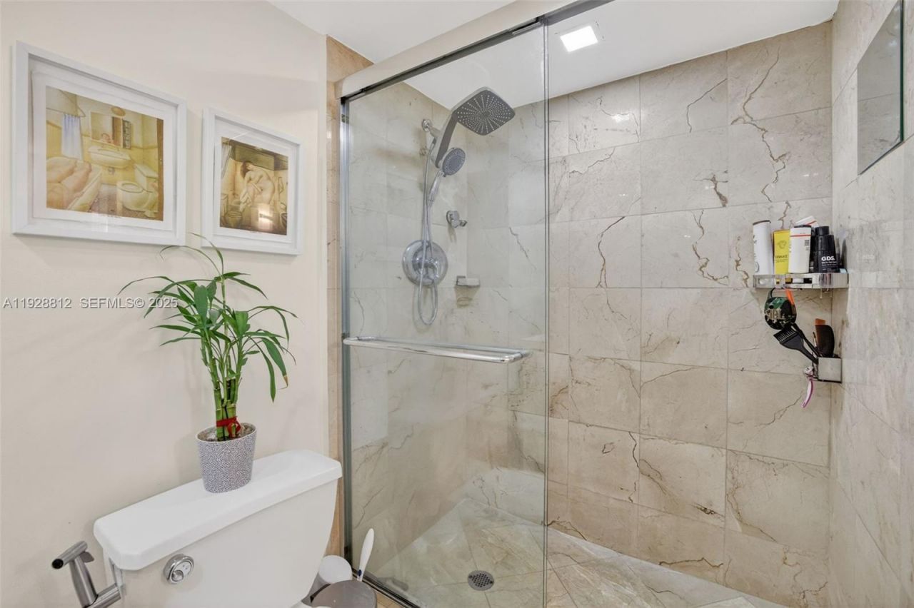 9250 W Bay Harbor Dr , Unit 5D, Bay Harbor Islands, FL 33154 Photo