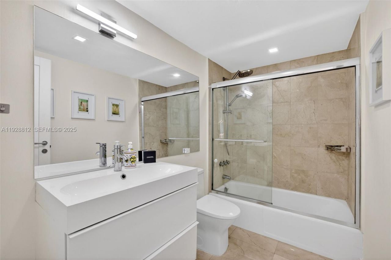 9250 W Bay Harbor Dr , Unit 5D, Bay Harbor Islands, FL 33154 Photo