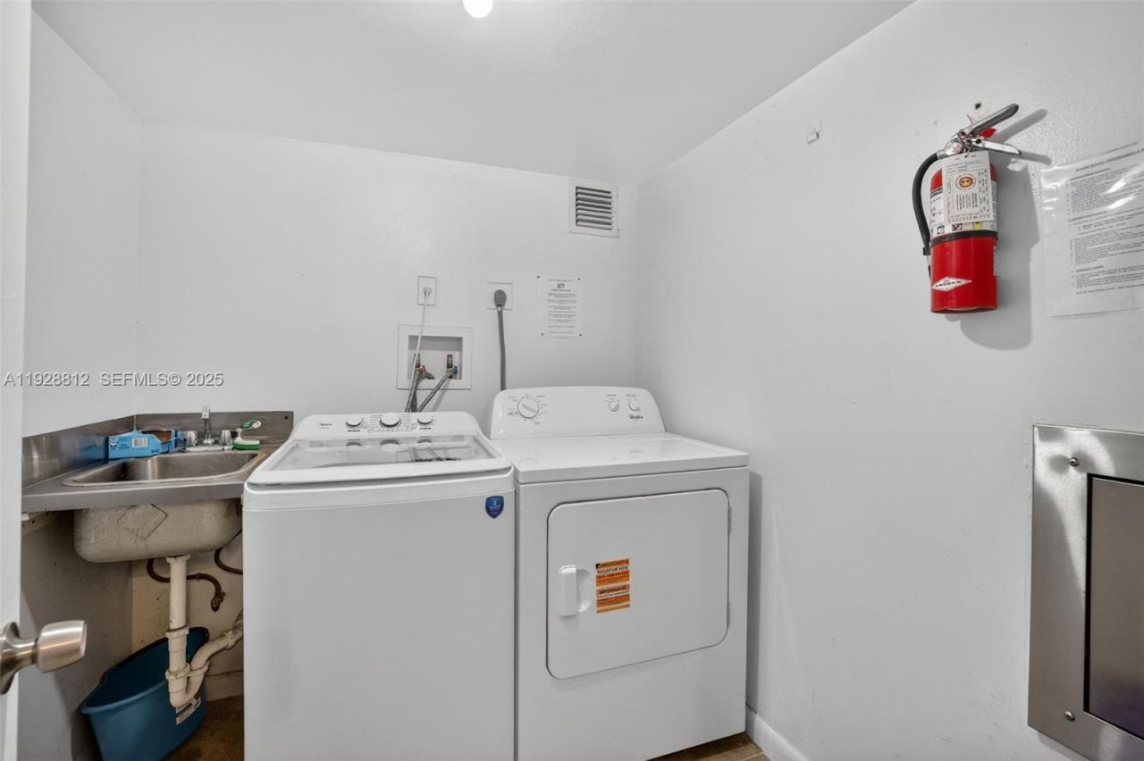 9250 W Bay Harbor Dr , Unit 5D, Bay Harbor Islands, FL 33154 Photo