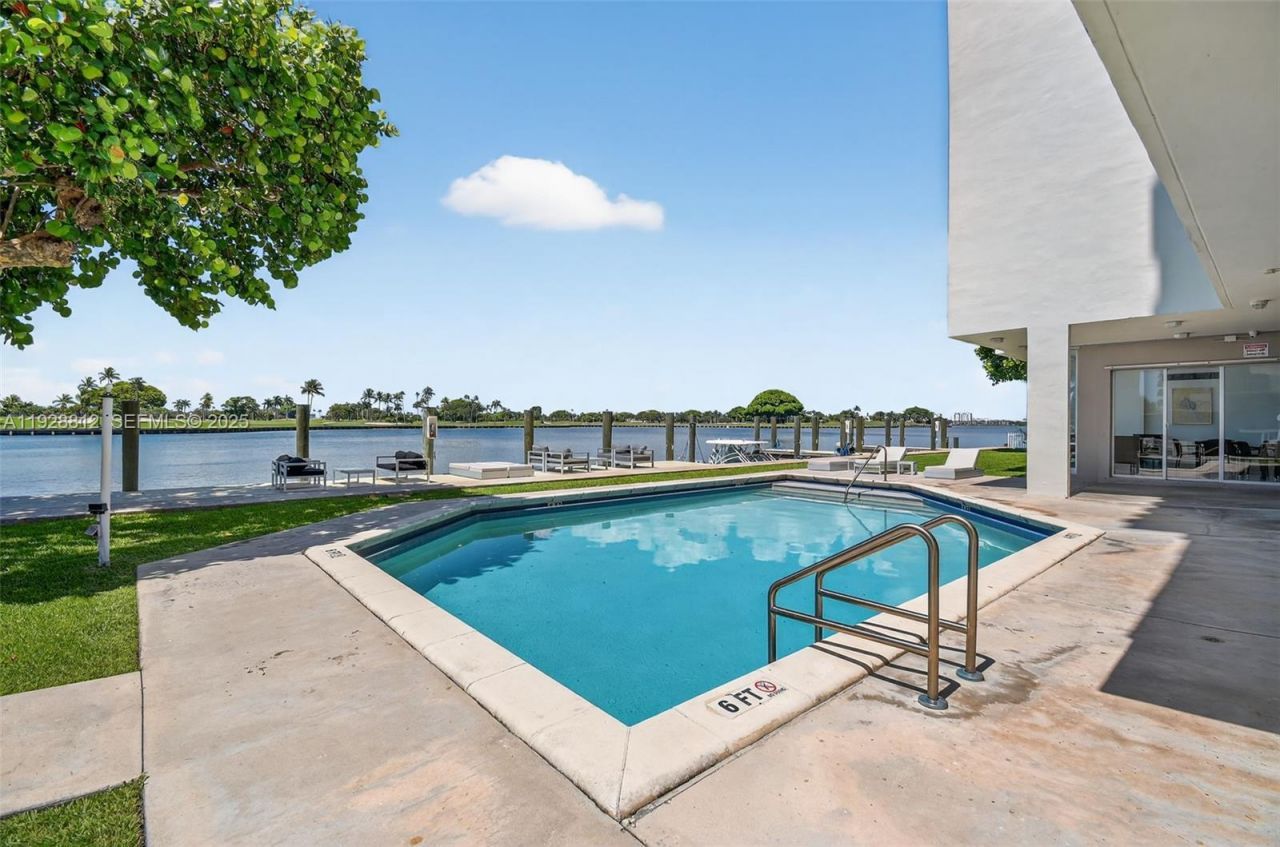 9250 W Bay Harbor Dr , Unit 5D, Bay Harbor Islands, FL 33154 Photo