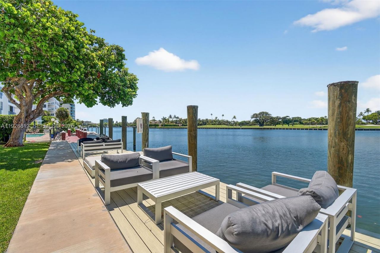 9250 W Bay Harbor Dr , Unit 5D, Bay Harbor Islands, FL 33154 Photo