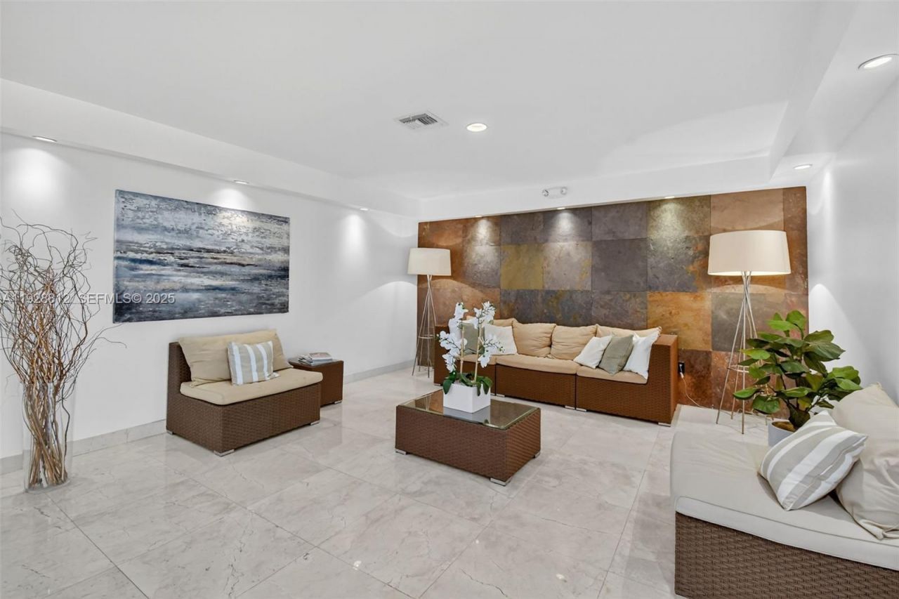 9250 W Bay Harbor Dr , Unit 5D, Bay Harbor Islands, FL 33154 Photo