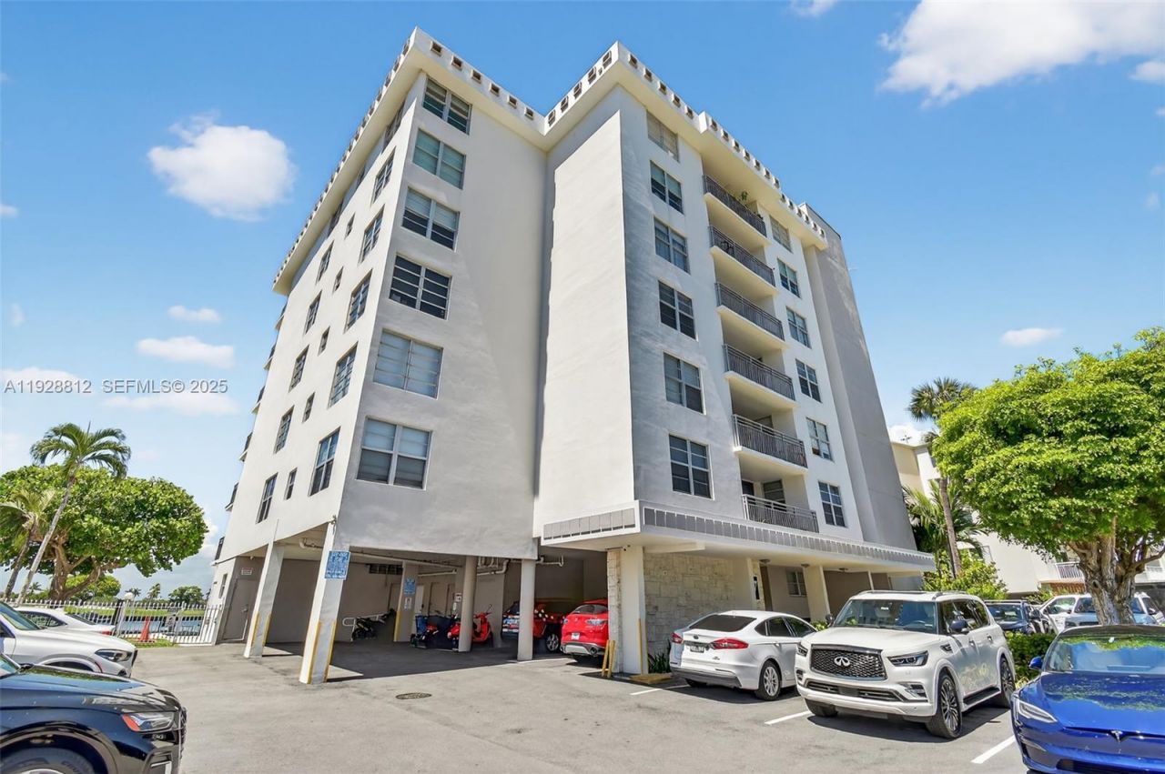 9250 W Bay Harbor Dr , Unit 5D, Bay Harbor Islands, FL 33154 Photo