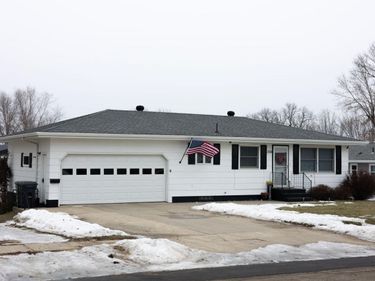 208 E 2nd Street, Adrian, MN 56110