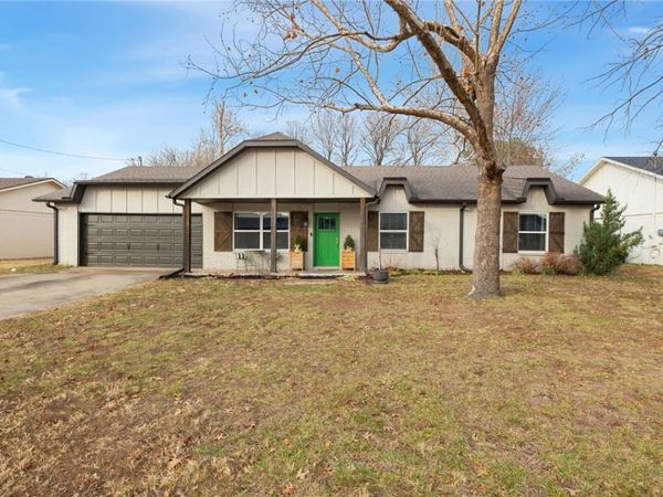 310 SW 11th Street, Bentonville, AR 72712
