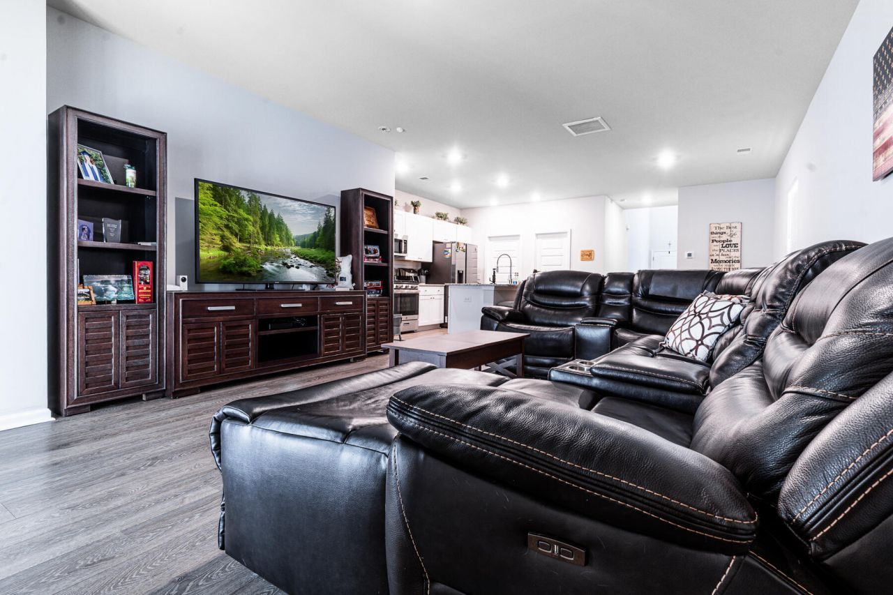 496 Minim Street Photo 11