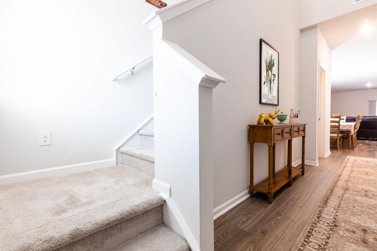 496 Minim Street Photo 4