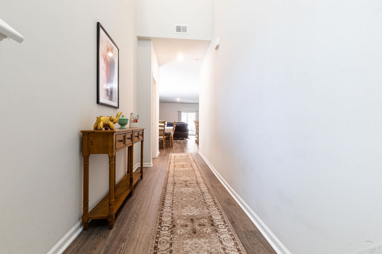 496 Minim Street Photo 6