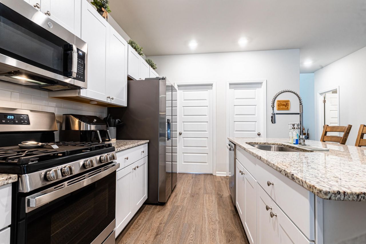 496 Minim Street Photo 9