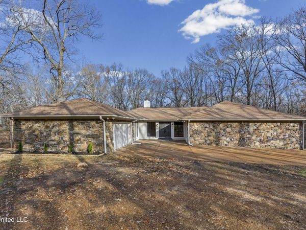 5702 Maxwell Drive, Olive Branch, MS 38654