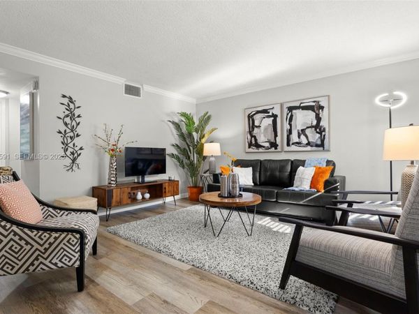 1125 NE 16th Pl, Unit 209, Fort Lauderdale, FL 33305