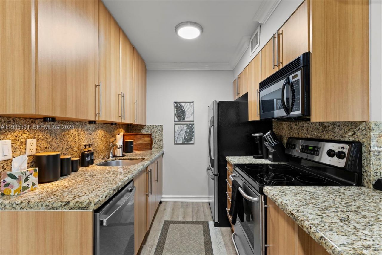 1125 NE 16th Pl, Unit 209, Fort Lauderdale, FL 33305 Photo