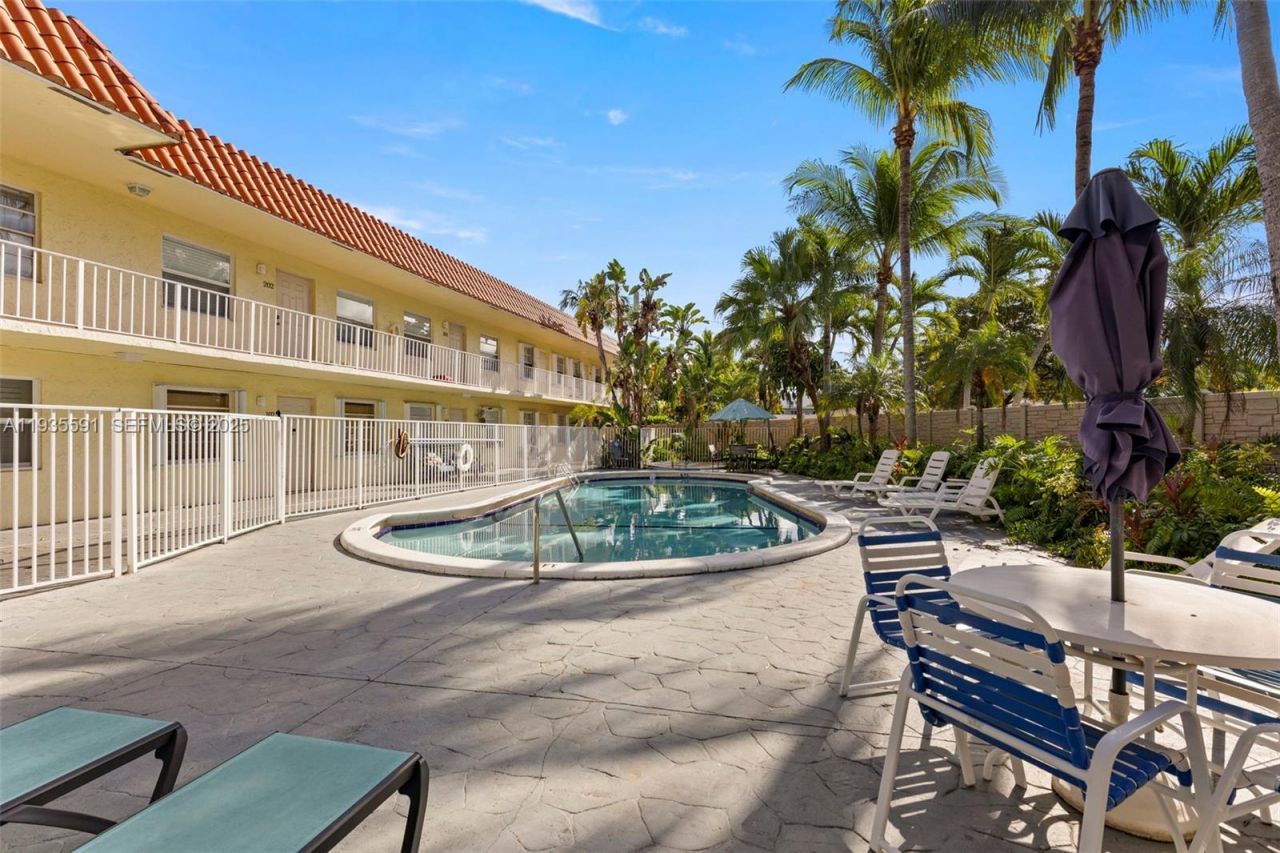 1125 NE 16th Pl, Unit 209, Fort Lauderdale, FL 33305 Photo