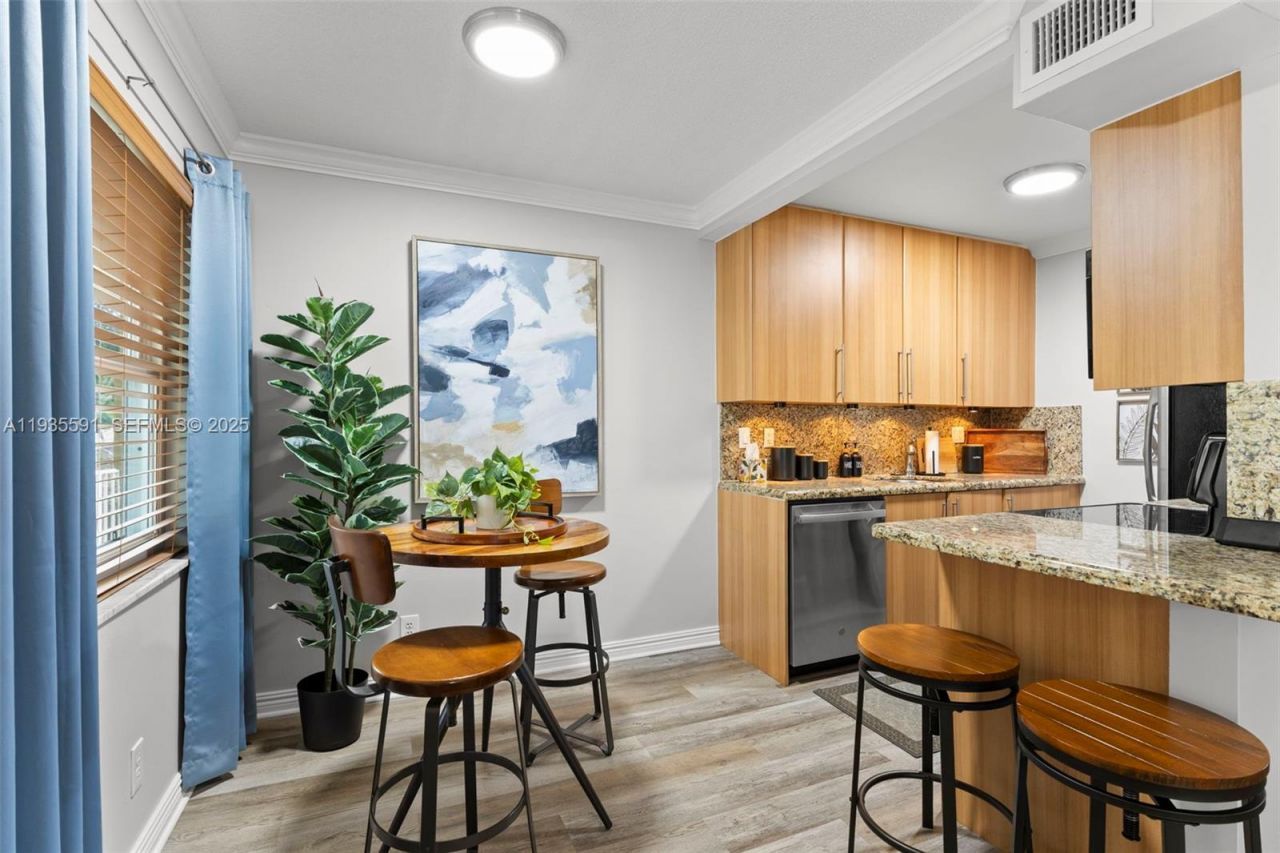 1125 NE 16th Pl, Unit 209, Fort Lauderdale, FL 33305 Photo