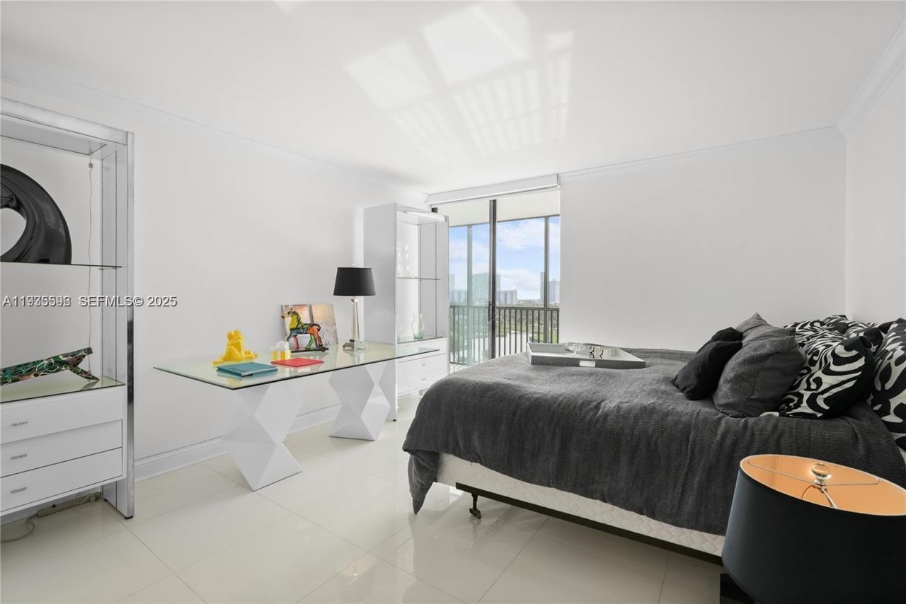 20301 W Country Club Dr , Unit 1226, Aventura, FL 33180 Photo