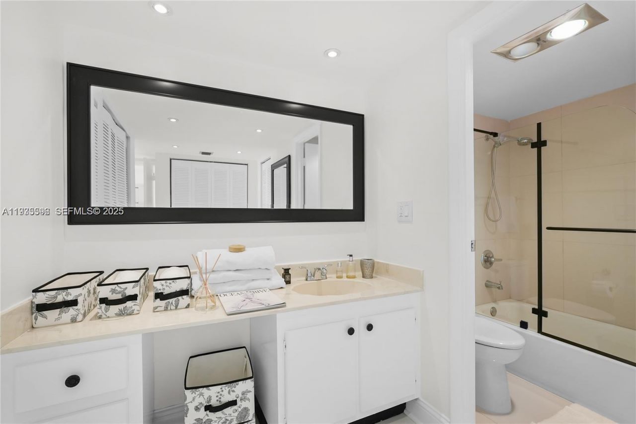 20301 W Country Club Dr , Unit 1226, Aventura, FL 33180 Photo