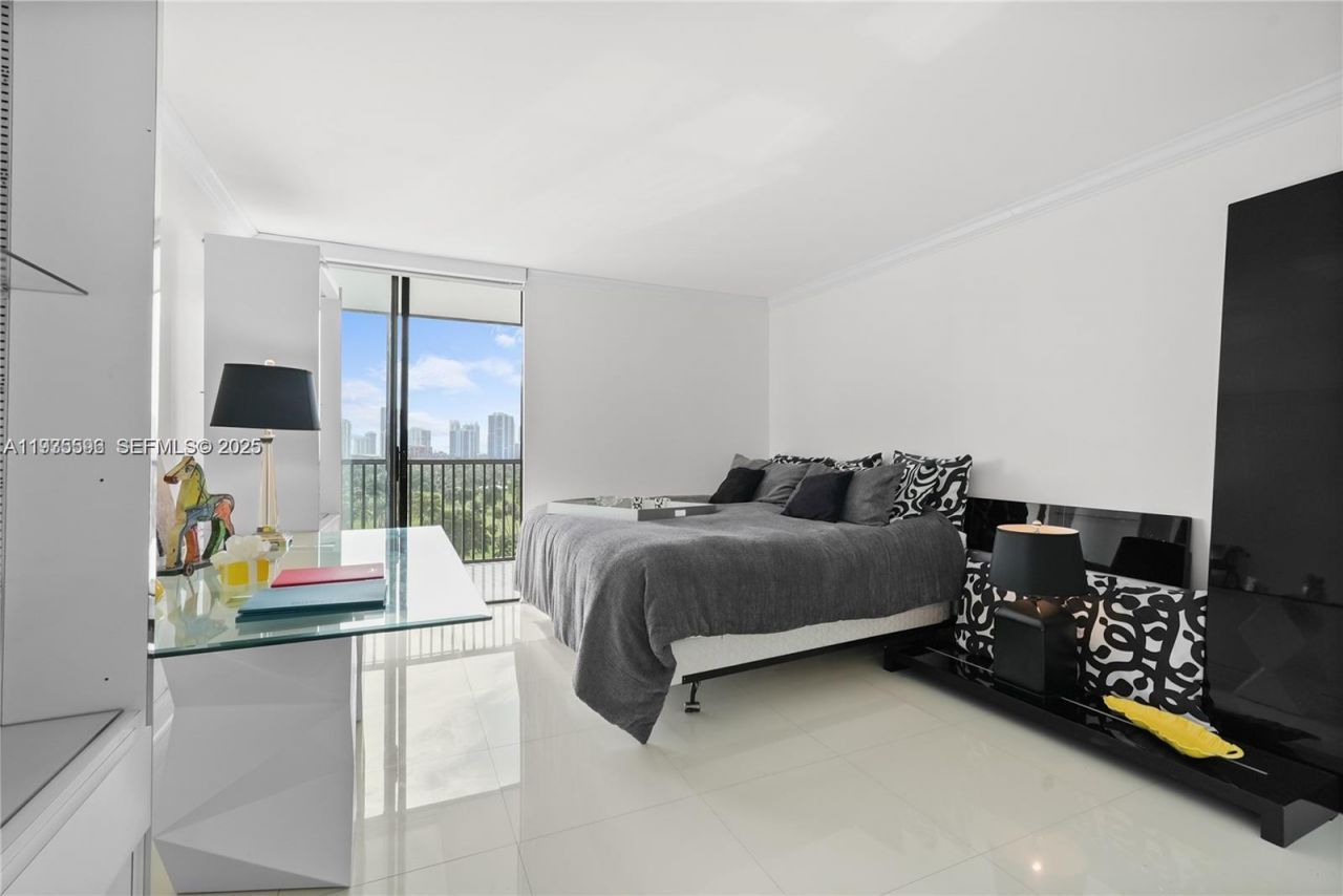 20301 W Country Club Dr , Unit 1226, Aventura, FL 33180 Photo