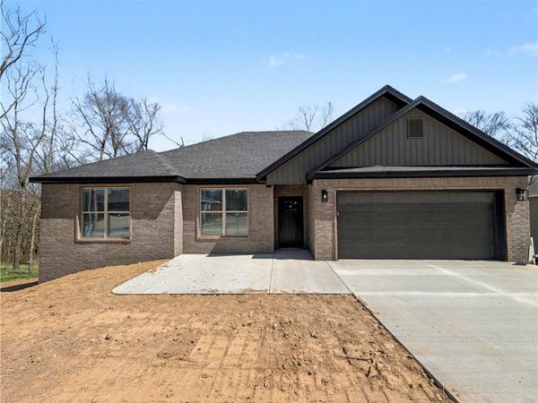 30 Hebrides Lane, Bella Vista, AR 72715