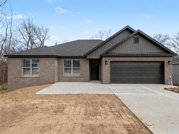 30 Hebrides Lane, Bella Vista, AR 72715