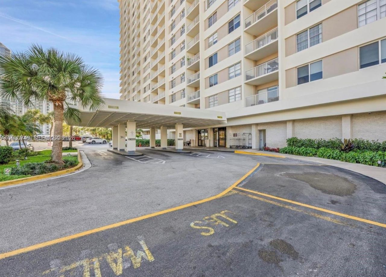 300 Bayview Dr, Unit 1603, Sunny Isles Beach, FL 33160 Photo