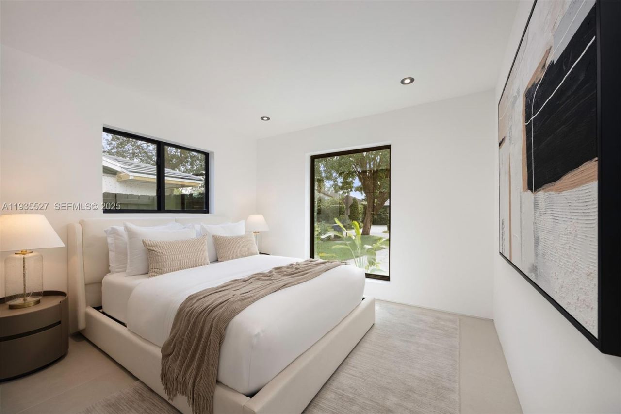 21480 Highland Lakes Blvd #21480, Miami, FL 33179 Photo