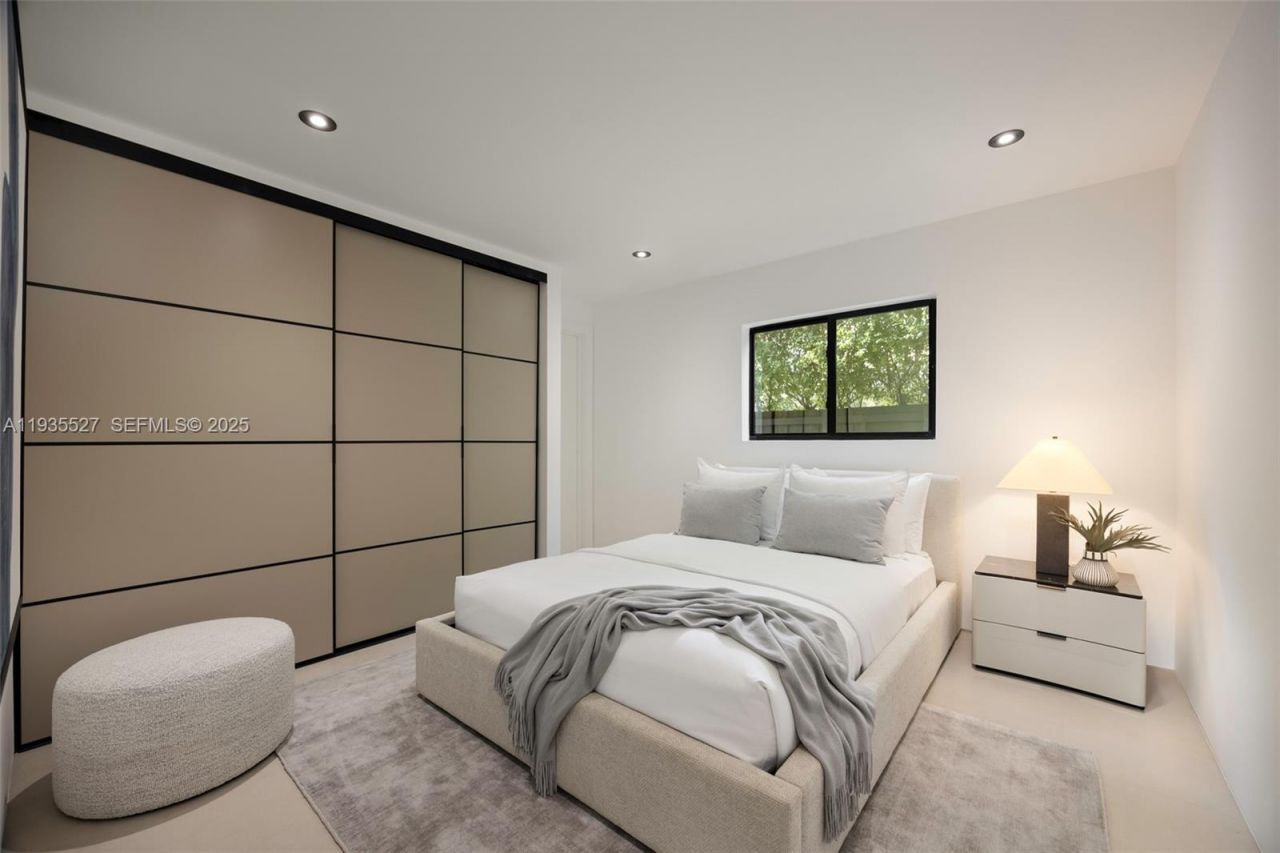 21480 Highland Lakes Blvd #21480, Miami, FL 33179 Photo