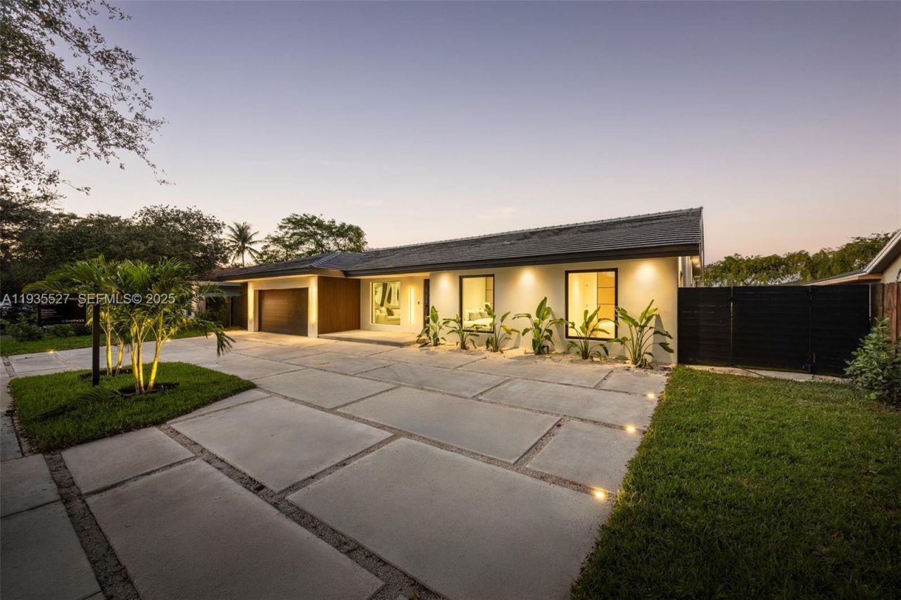 21480 Highland Lakes Blvd #21480, Miami, FL 33179 Photo