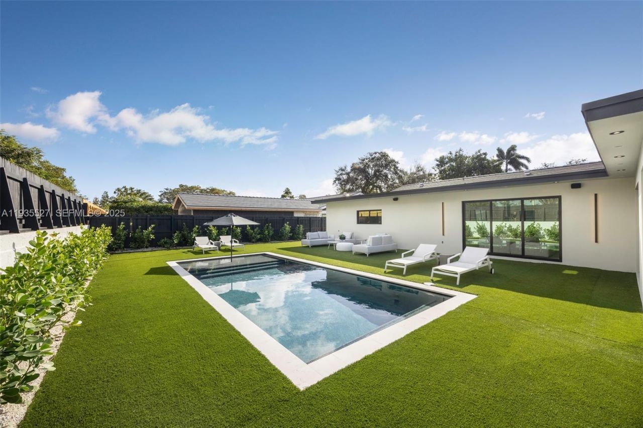 21480 Highland Lakes Blvd #21480, Miami, FL 33179 Photo