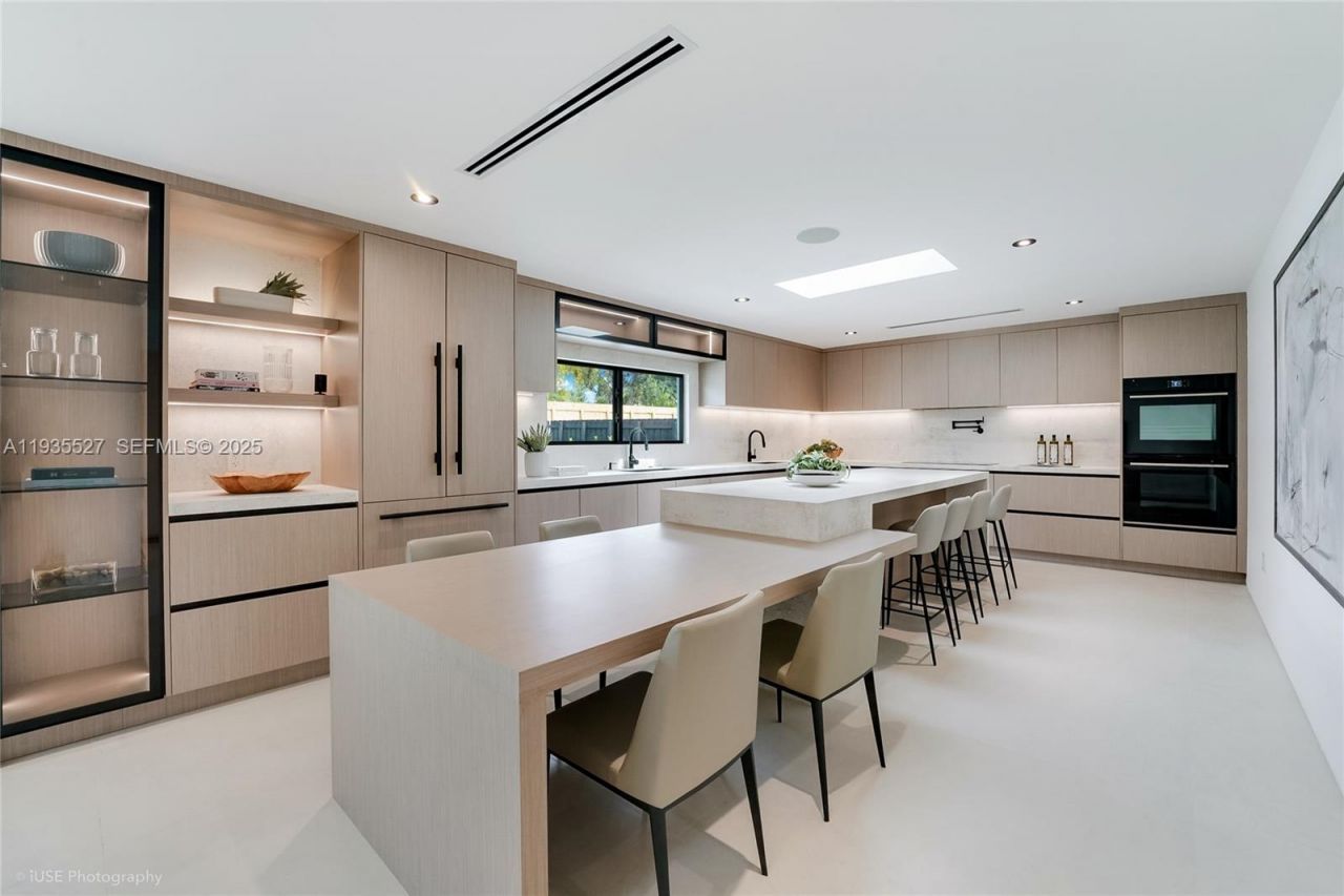 21480 Highland Lakes Blvd #21480, Miami, FL 33179 Photo