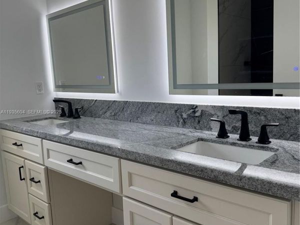 1090 SE 6th Ave , Dania Beach, FL 33004