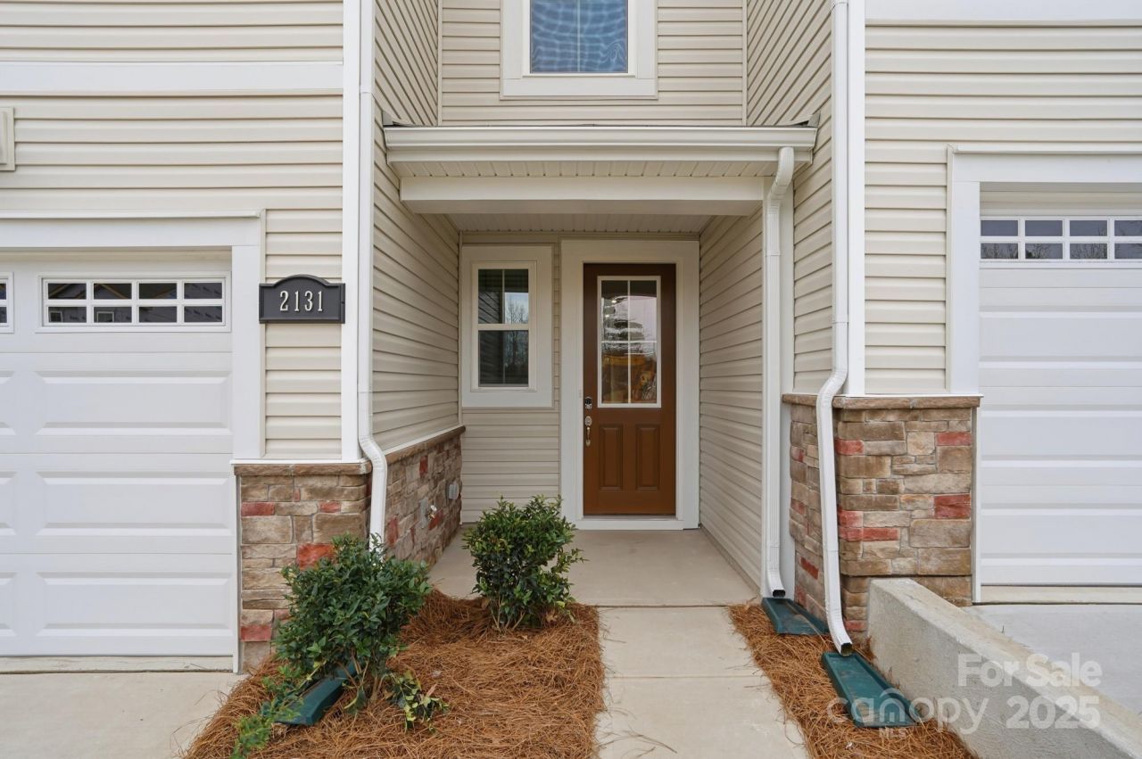 2131 Vinyasa Lane, Charlotte, NC 28215 Main Photo